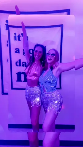 bff @lilly.colantonio #StepandFlex #college #bestfriend #roommates #collegememories