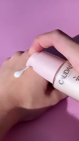 Try @caudalie's Resveratrol Lift Instant Firming Serum to firm, lift and minimize fine lines for even the most sensitive skin ✨