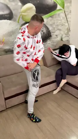 Чуть не нашла мои деньги…