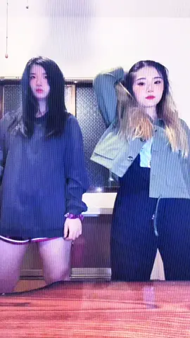 #表情 #冷白輕曝光 #流量回來ಥ_ಥ                                     前面的表情我很喜歡😍
