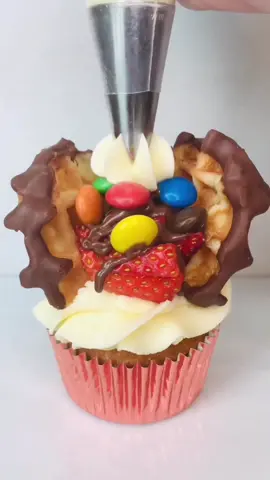 Reply to @rineturalde07  No!! Cupcakes dont give you diabetes do they? 🙈😳 #cupcake #cakeart #cakevideo #diabetes  #caketok #areyounewhere