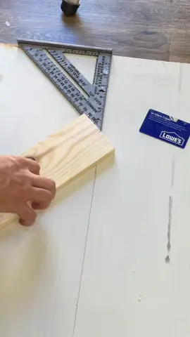 Easy way to start your herringbone design. Perfect every time. #herringbone #tabletop #farmhouse #woodworking #diyproject #DIY