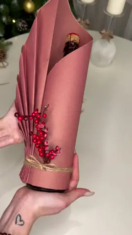 Как креативно подарить бутылку шампанского? 🍾 #новогоднийдекор #ДавайЗаСтол #DIY #newyear2022 #christmasdecor #новогодниеартидеи #ловиновыйгод