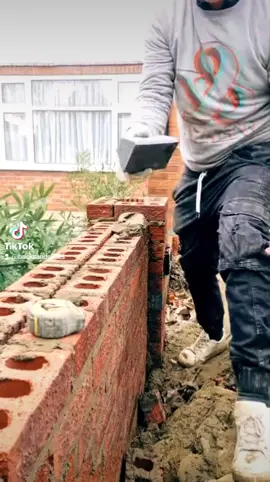#bricklaying #bricklayer #clean #foryoupage #foryou #fyp #bricktok #bricksandslides