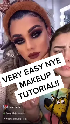 VERY EASY NYE MAKEUP LOOK🤤🥵 #greenscreenvideo #makeuptutorial #FritoLayRickRoll #k18hairflip #fyp