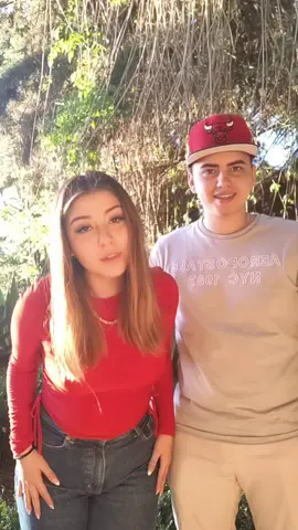 nos estaba viendo el de seguridad😂 @retomiguel #cosasdenovios #novios #fypシ #rauwalejandro #paratii #2022 #Love