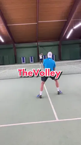 Forehand volley @jeroenvanneste1701 #tennis #tennisbaseschiesslsieber #volley #tennistraining