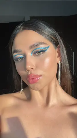 Makeup tutorial en mi perfil ✨ ig:camilaramire.z✨ #makeup #makeuptransition #newyear