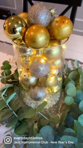 Decorations for the New Year and a birthday! Switching up the DIY chandelier…what do you think? Wishing all a happy and safe New Year!! #happynewyear #newyeardecor #newyeardecoration #diyhome #diyhomedecor #interiordecor #holidaydecor #homedecor