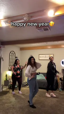 2022! let’s go🥳 #EveryKiss #YerAWizard #newyear #2022 #happynewyear #heytheresnowaywithoutyouandi #ohyeah #oui #dance #trend #mom #cousin #fyp #hair