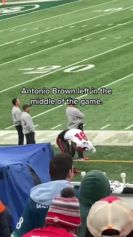Antonio Brown took his uniform off and left the Bucs sideline in the middle of the game. (via mmmmillah/Twitter) #nfl #football