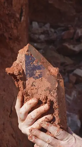 Dan Hurd pulls his biggest crystal ever!! #crystals #crystal #crystalhunting