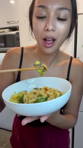 Healthy Singapore Noodles #LearnOnTikTok #tiktokpartner #healthyrecipes #vegetarian #newyear #familyrecipe #learnsomethingnew