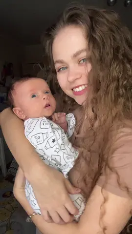 Ну что, кто скажет, что он похож на папу? 😏