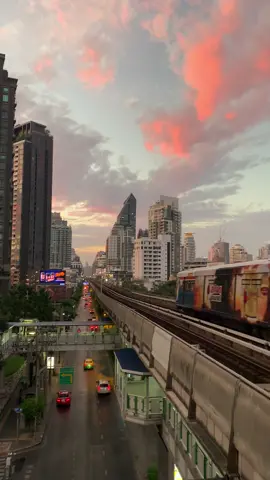 sky like in an anime❤️ #sunset #bangkok #thailand #aesthetic