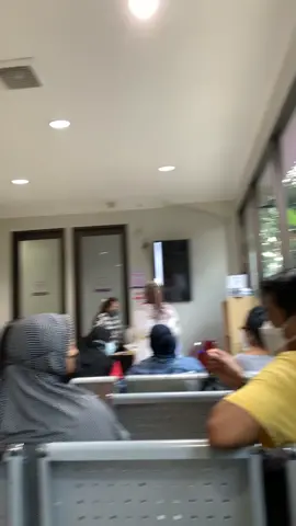 Indonesia bangetttttttr kalo berurusan dengan rumah sakit pasti ngantri