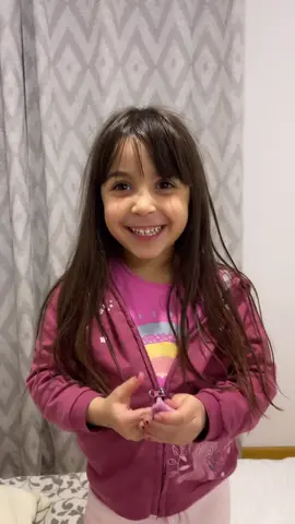 @esmeralditaoficial no crezcas mas porfi :(