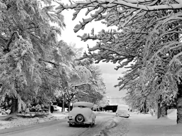 Let’s look back at those cold winters in 1950s America. 🇺🇸 ❄️ #fyp #foryour#1950s#America#Winter