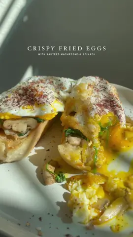 Crispy fried eggs with sauteed mashroom & spinach ?  #eggs #Recipe #friedeggs #foodblog