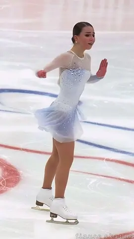 На ветру белое платье…. 🕊🤍 #фигурноекатание #елизаветанугуманова @liza.nugumanova