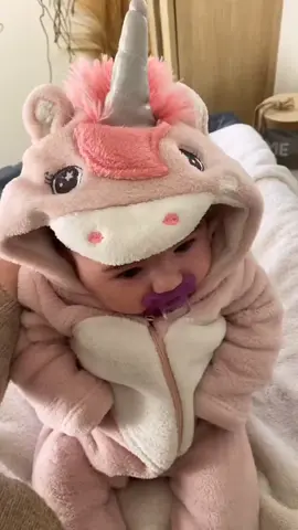 On ne m’avait absolument pas prévenu de ce genre de chose ?  #caca #bebe #drole #licorne #poney #cacapapillon #marrant #dansmonmondeamoi