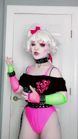 cosplaying chica is so much fun im really happy you guys like it !! #FNAF #securitybreach #glamrockchica #cosplay #FNAFcosplay #glamrockchicacosplay