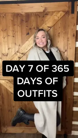 Day 7 of 365 Days of Outfits!! My go to when I have no idea what to wear!! #midsizefashion #moreclothesthansense #abercrombiestyle #spanxleggings