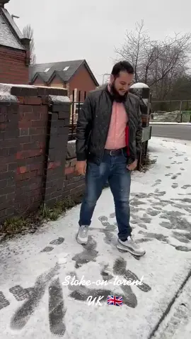 heavy Snowfall... samjho mosam ka ishara 😘❤