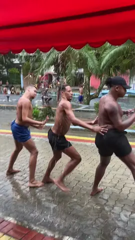 As panteras em ação 🔥 #fy #dancinhatiktok #aquecimentodoquadradinho dc : @renanluz__ / dancer @Yuricostaa_  Euu e Renan @Yuri Gabe @DJ Thalles Yan