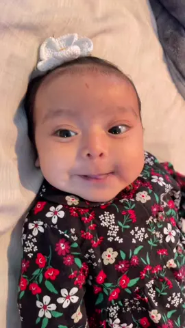 Tell me your baby is breastfed without telling me your baby is breastfed😂 #AylaMarie🌸#titddyout #grinsfordays #thoseeyes #hungry #eyeslipsface