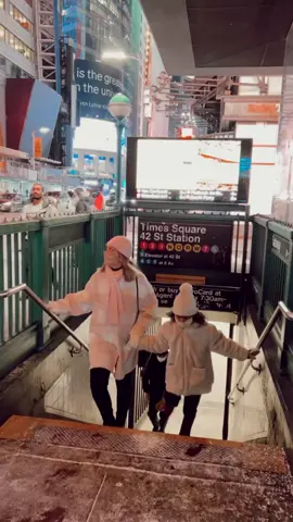 NYC day 2 🍎 visité tome square, un lugar lleno de magia ✨✨✨ #timesquare #nyc #newyork #newyortcity #newyorkplaces #newyorktravel 🤎