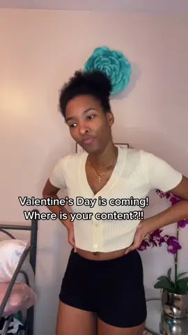 What makes your product a great Valentine’s Day gift? #vday #ValentinesDay #marketingtips #marketingmoves #blackbusinesstiktok #businesstips