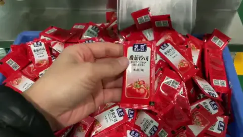 Automatic 10g ketchup sachet packing machine