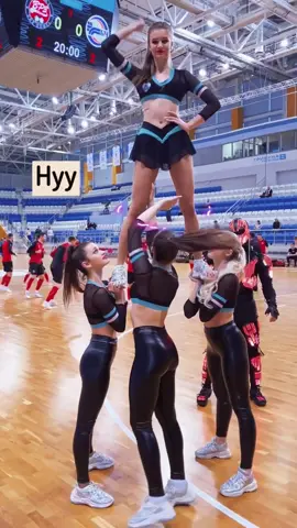 Показал как надо @Группа поддержки IceGirls