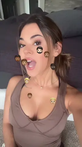 I like dark hair men🖤🤎 but i used to be in love with Niall Horan