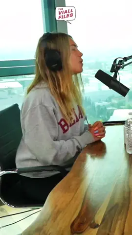 The difference between men’s and women’s dating according to @tinx 🎧Ep 279 link in bio #podcast #dating #menvswomen #theory