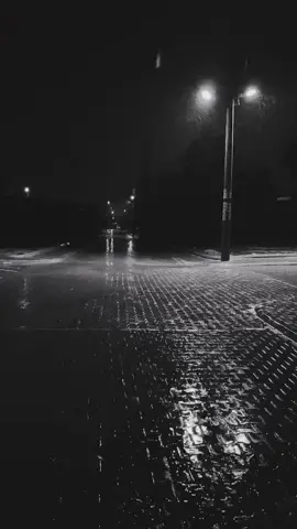 Yürürüm gecede, yanarım senin için.. 🍂