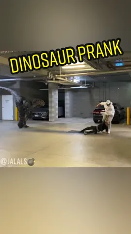 Dinosaur Prank 🦖 😂 #run #dinosaur