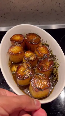 Fondant Potatoes 🤤✌🏽 #potatoes #potato #cooking #Recipe #recipes #EasyRecipe #yummy #LearnOnTikTok #chef #tiktokfood #asmr #satisfying #yum