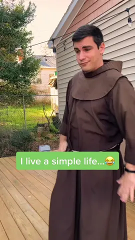 I don’t spend a lot of time thinking about what I’m going to wear in the morning…#priest #friar #franciscan #catholic #breakinginthehabit