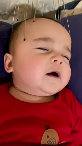 Baby reaction to head massager #headmassager #babyreaction #jordanmakisig #makisig