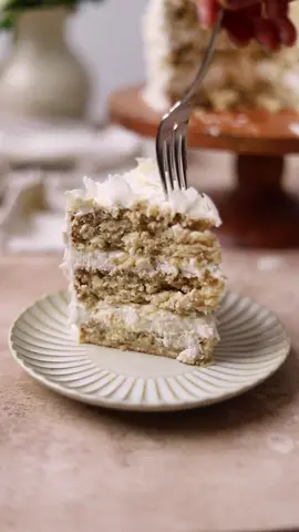 Amazing vegan coconut cake 🥥🌴 not me wishing it was summer 😅 #coconutcake