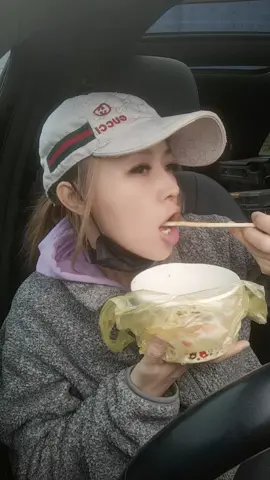 你怎麼看一個沒時間休息沒時間打扮沒時間陪伴家人,沒時間談戀愛的女生呢？#誠徵木地板學徒 #冰冰努力賺錢