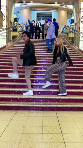 You’re a jerk 😝 #youreajerk #dance #shufflestairs