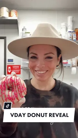 Which one would you eat first?! 🥺😍❤️🐻 #donut #donutshop #vegas #vegastiktok #chocolate #ValentinesDay #dessert #foodtiktok #baker #womenowned