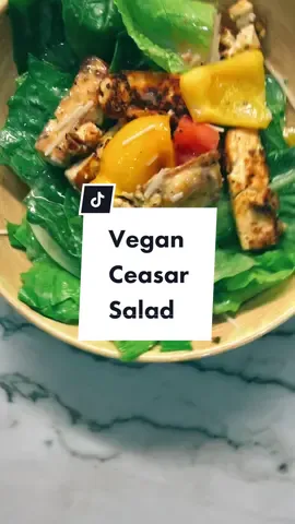 Who knew salad could being sexy back? #veganceasersalad #veganrecipe #lookatthosehips