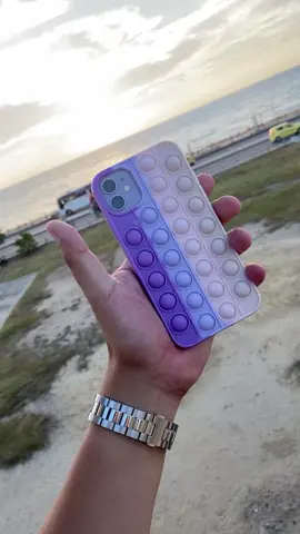 CASE POP IT 💥.Estuche en silicona de ajuste perfecto y de la más alta calidad. .Diseño antiestrés, disponible en 5 combinaciónes #iphone #bogota