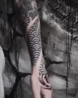 • @inkyjoetattoos #WHITEonblacktattoo by @TTTSWRLDS #TTTSWRLDS #whiteinktattoo #blacktattoo