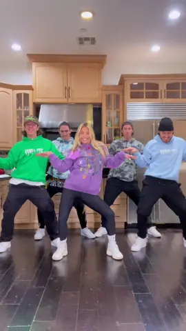 How addicting is this dance on a scale of 1-10?! 😂 @thewilliamsfam_