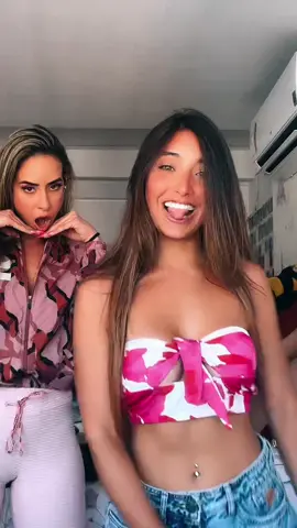 Ela realmente ama aparecer nos meus vídeos😂 não pode me ver gravando @licalopes10 💖 Dc: @fellipeversiani